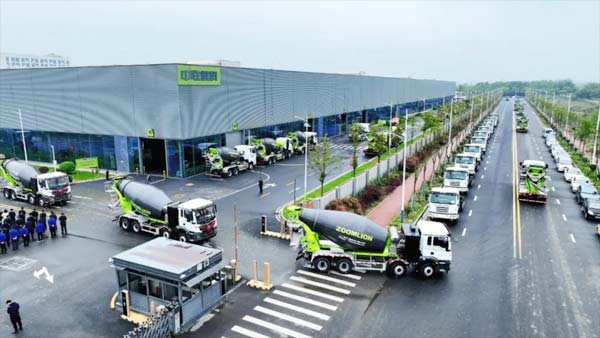 中聯(lián)重科“凌冠”新能源攪拌車持續(xù)熱