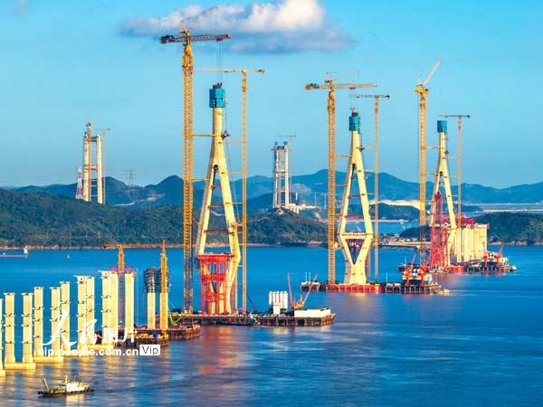 浙江:六橫公路大橋二期工程舟山側(cè)Q3主墩首片鋼